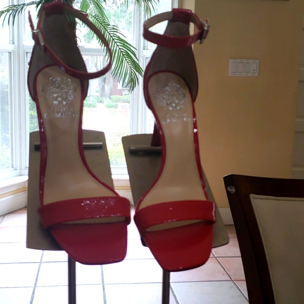 VinceCamuto 5 1/2 MLauralie Glamour Red